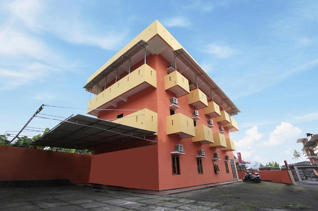 Oyo 2486 Bahana Guest House Manado Exterior foto